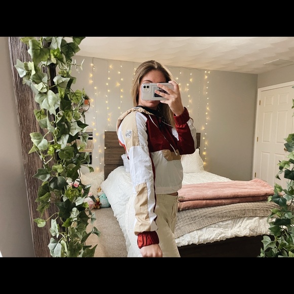 ✨Hollister windbreaker - Picture 4 of 12